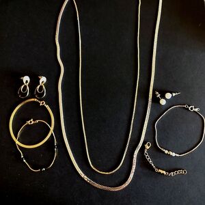 GOLD & SILVER TONE NECKLACES, BRACLETS, AND EARRINGS